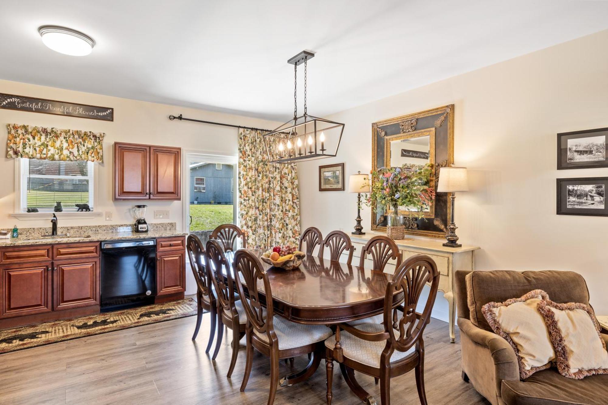 Bear Pass Is A 3 Bed 2 Bath Craftsman Style Home Located Within Walking Distance To Dt แกตลิงเบิร์ก ภายนอก รูปภาพ